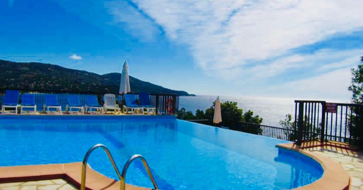 Mazet « Domaine De La Pinede » Apartment Le Lavandou Exterior photo